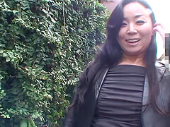 Japanese mature Takako Nishazawa fucked missionary style