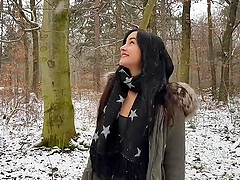 Nette Freundin Erfahrung: Quickie in Wald - cum auf der Zunge