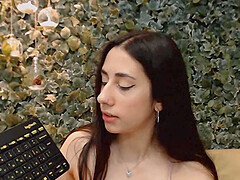 Hot Brazilian Babe plays and fucks her toy on cam.