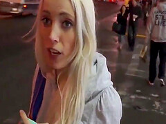 Glücklicher Geck Picked Up Große Brüste Blonde und gefickt ihre Muschi