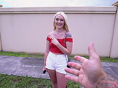 Round ass blondie Chloe Marie gets fucked in the van and loves it