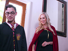 Wild FFM threesome with blondes Brandi Love and Kenzie Reeves