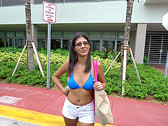 Adorable amateur Victoria Valencia takes money to give a BJ